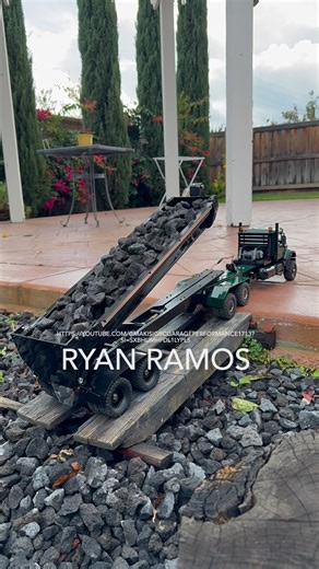 Someone requested a trailer dump operation with the green bulldog… here you go ! 👍 #makisigrc