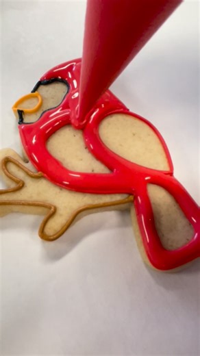This cardinal adds a bright pop of color to the Woodland cookie set ❤️🌲 Find all 4 cutters on www.flourbox.com! | The Flour Box