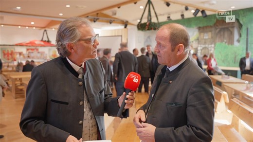 5.8K views · 35 reactions | Eine Leistungsschau der alpinen Landwirtschaft ist die Agro Alpin. Heuer findet die 9. Auflage wieder in Innsbruck statt.  #agroalpin #messe #traktor #landwirtschaft #innsbruck | tirol tv | Facebook