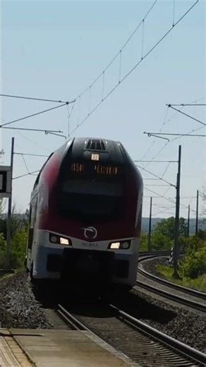 Stadler Kiss ktorý prechádza cez Báhoň na R Považan smer Púchov s krásnym pozdravom