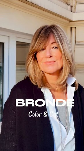 ✨Bronde, Color & Cut Werbung/ Kooperation @cafune_simone Bronde ist kein Tippfehler - sondern das brasilianische Wort für Braun & Blond gemischt. Was bei uns sprachlich nicht geht, zaubert Simone mit südländischer Leichtigkeit, Know-how und gleich mehreren Tupfern Charisma ins Haar. Für mich fühlt es sich: ungewohnt, verführerisch und absolut NEU an! Warum Bronde? Es holt mich gerade gefühlsmäßig ab: Weg von dem ewigen Hellblond, das im Sommer gerne platin strahlt und im Winter golden gedämpft r