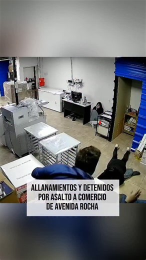 El Noticiero de Berazategui on Instagram: "ALLANAMIENTOS Y DETENIDOS POR ASALTO A COMERCIO DE AVENIDA ROCHA La Policía de Berazategui detuvo en Dock Sud a dos delincuentes, uno de ellos con pedido de captura nacional e internacional, por “robo doblemente agravado en poblado y en banda”, tras una serie de allanamientos vinculados a un asalto bajo la modalidad entradera ocurrido en Berazategui. El hecho investigado sucedió el 22 de agosto de 2025, en un comercio de venta de maquinaria gastronómica