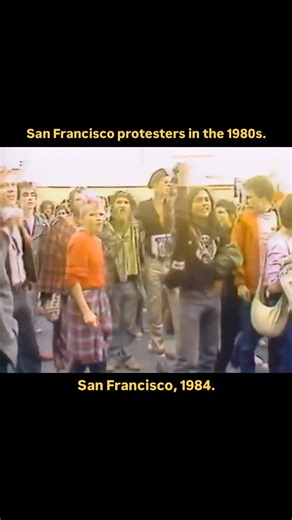 Retro Bay Area on Instagram: "San Francisco protesters in the 1980s. San Francisco, 1984. This one had all the hallmarks of a typical political protest: purple hair, undercover Feds posing as protesters, rhyming slogans and chants, political street theater (guerrilla theatre), and both police and protesters getting a little out of hand. The protests happened for several reasons, with one of the main being the Democratic Party’s complicity in war and militarism. Protesters criticized the party fo