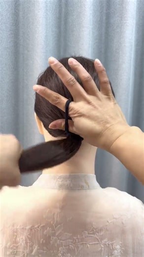 Easy DIY Lazy Low Bun with a Rubber Band - Hairstyle Hack