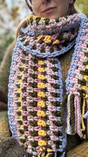 Just a lil clip of crocheting the chunky scarf for my friend. 🧣💫 PS: yarn spinner is from @springsfantasy #crochet #crochetpattern #crochetaddict #handmade #smallbusiness #crochetinspiration #autumncrochet #crochetpatterns | Bybloomandmoon