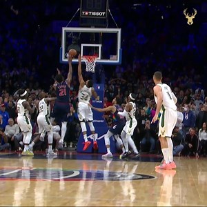 END OF GAME BLOCK BY ANTETOKOUNMPO!! 🚫 | Milwaukee Bucks