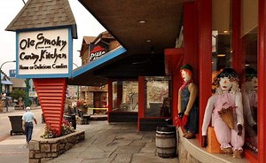 Gatlinburg Taffy: Find Out How It’s Made