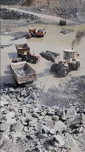 Caterpillar 966D Wheel Loader | Big Rock Loading in Mountain Area | Tractor Trolleys Transport