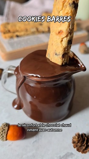 Cookies Barres Végétaliennes 🍪. . Qui aime les biscuits à tremper 🙋🏿‍♀️? Bon moi dès que c'est très croustillant, je craque littéralement, mais si en plus on peut tremper dans du lait c'est vraiment le réconfort . . Pour environ 7 barres : 🍪85g de farine de blé blanche 🍪40g de margarine à 55% de matière grasse 🍪25g noisette en poudre 🍪35g cassonade 🍪sel, vanille, cannelle 🍪1/3cac de levure chimique . 🍪25 noisettes concassées 🍪25 pepites de chocolat noir Qui va tenter 🙋🏿‍♀️? . . . . 