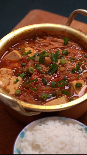 Spicy Pork Kimchi Soup Recipe for a Comforting Meal