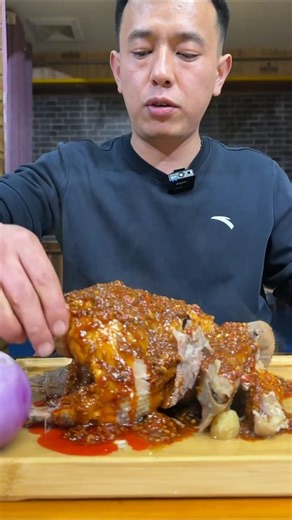 ASMR EATING DELICIOUS CHICKEN CURRY #mukbang #mukbanginternational #asmreating #asmrsounds #shorts