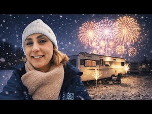 Winter Camping Adventure at the Campsite – New Year's Eve in a caravan 🎆 Camping in the snow!
