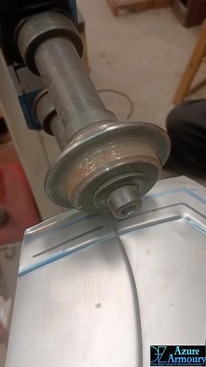 Boy oh boy if I could count... Again my failure to know the difference between one and two has sent me back to the roller again. Two comes after one, not before, and must be counted prior to three. #azurearmoury #asmr #beadrolling #metalart #baileigharmy | Azure Armoury