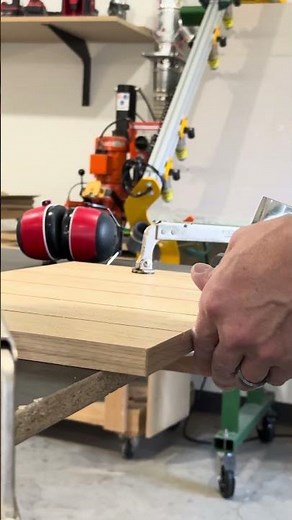 Slat drawer front cabinet sample! Trimming the 1 mm wood edge banding.