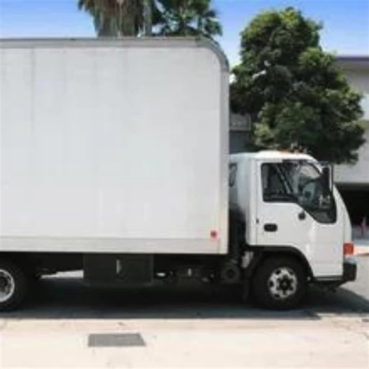 找对搬家公司，搬家从此不求人 害怕一个人搬家的朋友瞧瞧这里，你们的烦恼我都经历过，一个人力气小，东西多，难搬运，所以面对搬家就很苦恼，别担心，小地主搬家帮你解决搬家烦恼。 🌈如果你是一个人搬家 🌈想低预算搬家 🌈想搬家有安全感 找小地主搬家太合适不过了！ 因为我们✅包车✅包搬运✅包打包 🎯 全程不用自己动手 是的，你没听错，从打包到摆放，全部由我们一手包办。你只负责指手画脚，告诉我们你的需求。 🔧 精细的物品保护 无论是易碎的玻璃制品还是珍贵的艺术品，我们都能小心翼翼地处理，确保每一件物品安全到达新家。 如果你也是一个人准备搬家，可以看看小地主搬家❤