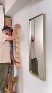 DECORA TU PARED 🤩 👇 Si tienes una pared de yeso y quieres decorarla Te doy una opción RAPIDA Y FÁCIL Estos colgadores de 3M CLAW™️ son tu mejor solución!! Tan solo presionando con ambos dedos conseguirás tener una fijación para tus objetos deco que ademas soportan hasta 30kg de peso ☺️ Es la primera vez que lo pruebo y estoy encantado , he probado otros sistemas y la mayoría no se instalan a la primera pero con estos ganchos 3M CLAW™️ es muy fácil!! 😀 Así que por fin he podido decorar esta pa