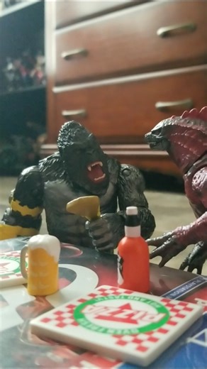 Godzilla pranks King Kong