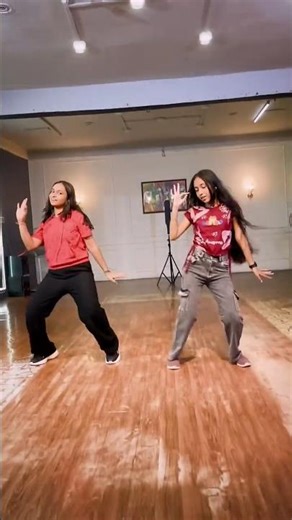 Beedi Jalaile 💥|#trendingshorts #sunidhichauhan #sukhwindersingh #duet #danceperformance #bollywood