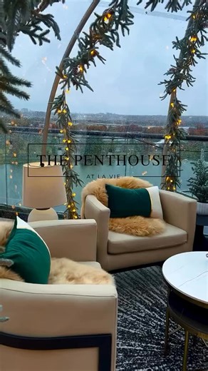 Un igloo installé sur une terrasse, pour un espace chaleureux et original. Découvrez cette ambiance magique ! Contactez nous directement par mail à info@platibubble.com Site internet : platibubble.com #astreeaigloo #astreeafrance #bulleigloo #abristerrasse #dometransparent | Astreea France Officiel