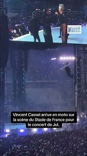 Vincent Cassel arriving at Jul's concert