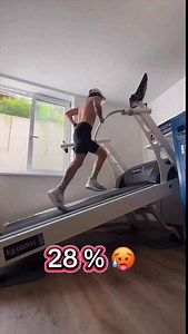 Einfach laufen. Ohne Druck. RUN WTF Edition mit @costaboard ! „To give anything less than your best is to sacrifice the gift.“ HEUTE mit Code: runWTF (- 50 €). (Für die RUN WTF Edition). | Florian Neuschwander