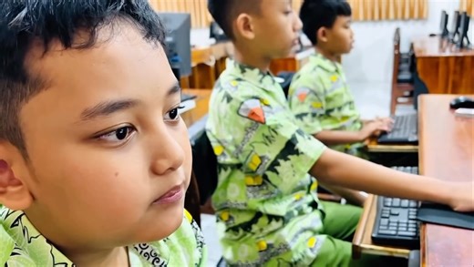 SD Al Furqan Jember on Instagram: "Ekstrakurikuler Koding Kelas 6: Pengembangan Gim Android dengan Bahasa Pemrograman HTML #gameandroid #html #ekstrakurikuler #koding #kelas6sd #sdalfurqanjember #dinaspendidikan #kabupatenjember #kemendikdasmen"