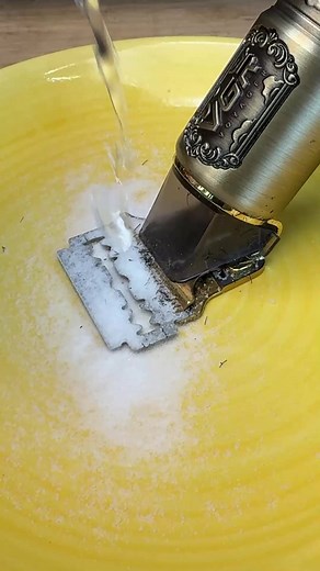Easy Razor Cleaning | Productive Panda