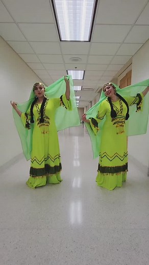 Nubian dance 🎶 Some backstage fun with @elenidance during our performance at @univofmaryland with @7_egyptian_dance_troupe | Carolina Hernandez