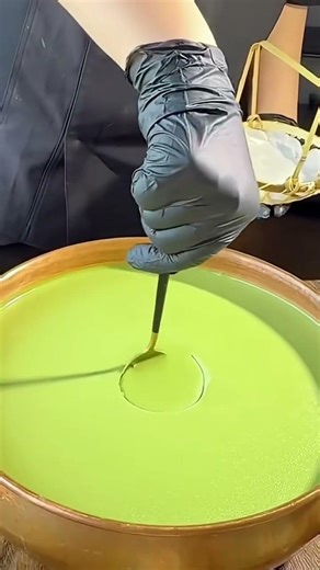 Making a very attractive cake with neat shaping and finish