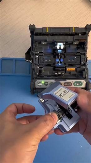 Ribbon fiber optic splicing #Communication Engineering#fiber fusion splicing