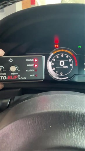 有些車友可能誤會了，auto blip並不是跟原廠設定的退擋補油一樣，他是跟跟指一樣，要先煞車再離合才會作動的😚 不要以為這樣就難用，上山賽道，神器啊😝 | Atsky: Andy's Tuning SKY