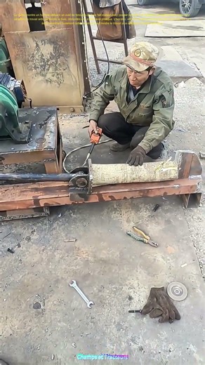 L'ingéniosité au quotidien : Comment un homme transforme le bois avec son invention