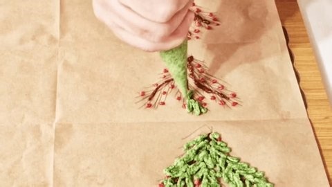 clip-3986021543-piping-green-cream-christmas-tree-patterns-on