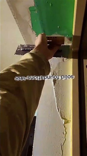 Method of applying putty on a door frame 2.#walldecor #construction #ytshorts #shortvideo #shorts