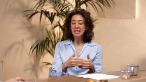 Human Design combineert elementen uit verschillende wetenschappelijke en spirituele richtingen (bijvoorbeeld de i-Tjing, chakra leer, biochemie, astronomie etc.) combineert tot de blauwdruk van je leven. Gelukkig neemt Sarah Leers ons mee in de fascinerende wereld van Human Design tijdens de nieuwste aflevering van de podcast Holistisch Leven. Sarah Leers houdt zich al jaren bezig met Human Design en is gefascineerd door patronen en symboliek. Daarnaast is ze ook auteur van verschillende boeken 