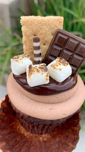 A bite of campfire bliss in every ultimate s’mores cupcake! 🔥🍫🧁 | My Delight Cupcakery