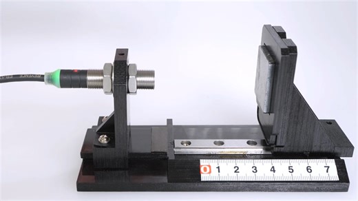 A prox sensor that can see through metal? Our latest inductive proximity sensors, the ER Series, can do exactly that! Being able to sense through a layer of metal means the prox sensor (arguably the type of sensor that breaks most often) can stay completely out of harm’s way. In the video, you’ll see two examples of this: - Using a stainless-steel plate with a thickness of up to 0.5 mm - Using the metal cap provided by KEYENCE ER models with this capability feature a red button that switches the