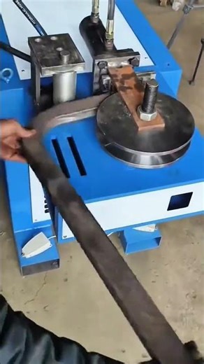 bending the straight metal bar into a square shape using a blue machine #shorts