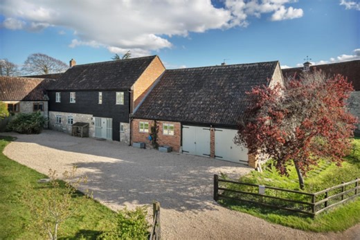 A compact horsey home with arena, stables, secret ‘island’ and up to 15 acres available...