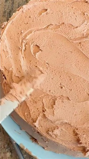 Let’s frost an olive oil chocolate cake 🍰 #fyp #explore #chocolate #cake #cakedecorating #dessert