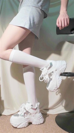 白×シルバーのツートン厚底ダッドスニーカー 8cmで足元おしゃれに