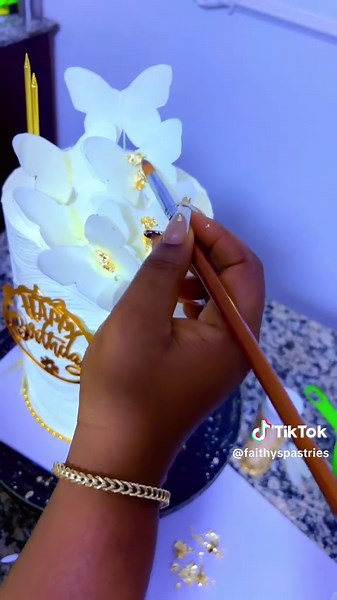 Wafer Paper Butterfly Tutorial for Cake Decorating