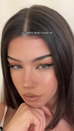 Step-by-Step Graphic Eyeliner Tutorial for Perfect Cat Eyes