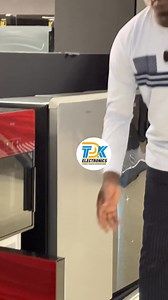 Voici quelques modèles de fontaines Haier disponibles : - *Fontaine à eau Haier HSM-25R* : - Prix : 109 000 FCFA - Caractéristiques : - 2 robinets pour eau chaude et froide - Capacité eau chaude/froide : 5L/h - 1,5L/h - Compartiment réfrigérant - Puissance de refroidissement : 90W - Puissance de chauffage : 580W - Garantie : 1 an - *Haier HWDC2461-R* : - Prix : 104000 FCFA - Caractéristiques : - Fontaine à eau avec réfrigérateur intégré - Design moderne en bois rouge - Commandes tactiles - Usage