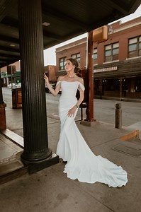16K views · 258 reactions | This is western bridal 癩✨鸞 Photography: @khloewilsonphotography_ Accessories: @maverickwesternwear Hair: @cosmowith.jas Makeup: @ashley_glambyash Models: @_kiraashton_ @abigail__lyon78 @landreebryant #westernbridal #westernbride #westernwear #westernwedding #texasweddings #westernchic #fortworth #fortworthstockyards #dfwbrides | Birdie Bridal | Facebook