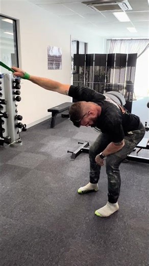 Lat Banded Stretch with Contract / Relax