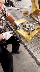 Precise Manual Assembly of Heavy Duty Wire Mesh Conveyor Belts