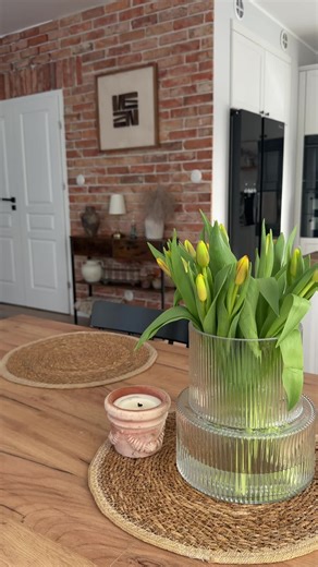 Kuchnia pełna tulipanów i miłych wibracji