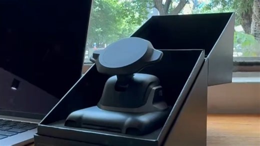 LOOIROBOT_LOOI手机机器人_DeepSeek中英文语音对话视觉识别MagSafe无线充电_儿童玩具智能桌面机器人_黑色_3