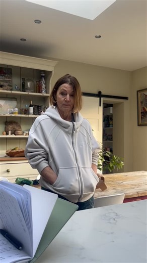 JO 🍋 PT and Fat Loss Coach for Women on Instagram: "Self limiting beliefs can hold you back! I blame my games teacher at school 😂 but I didn’t see myself as a person that would absolutely love fitness in my 40’s. Changing your mindset can be a real challenge but a huge step to take if you have always felt like the sort of person who can’t loose weight, can’t go to a gym, can’t eat well etc. Does this sound like you? If you want to chat about this more then just say 👋The Seven Lemons programme